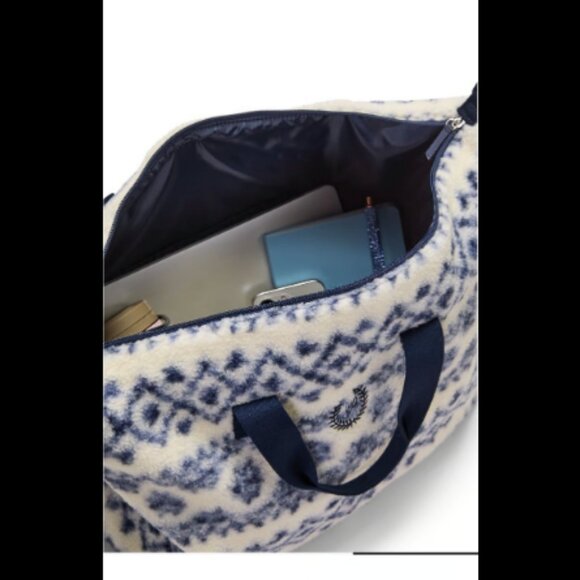 NWT Victoria's secret cozy plush weekender bag - Picture 3 of 9